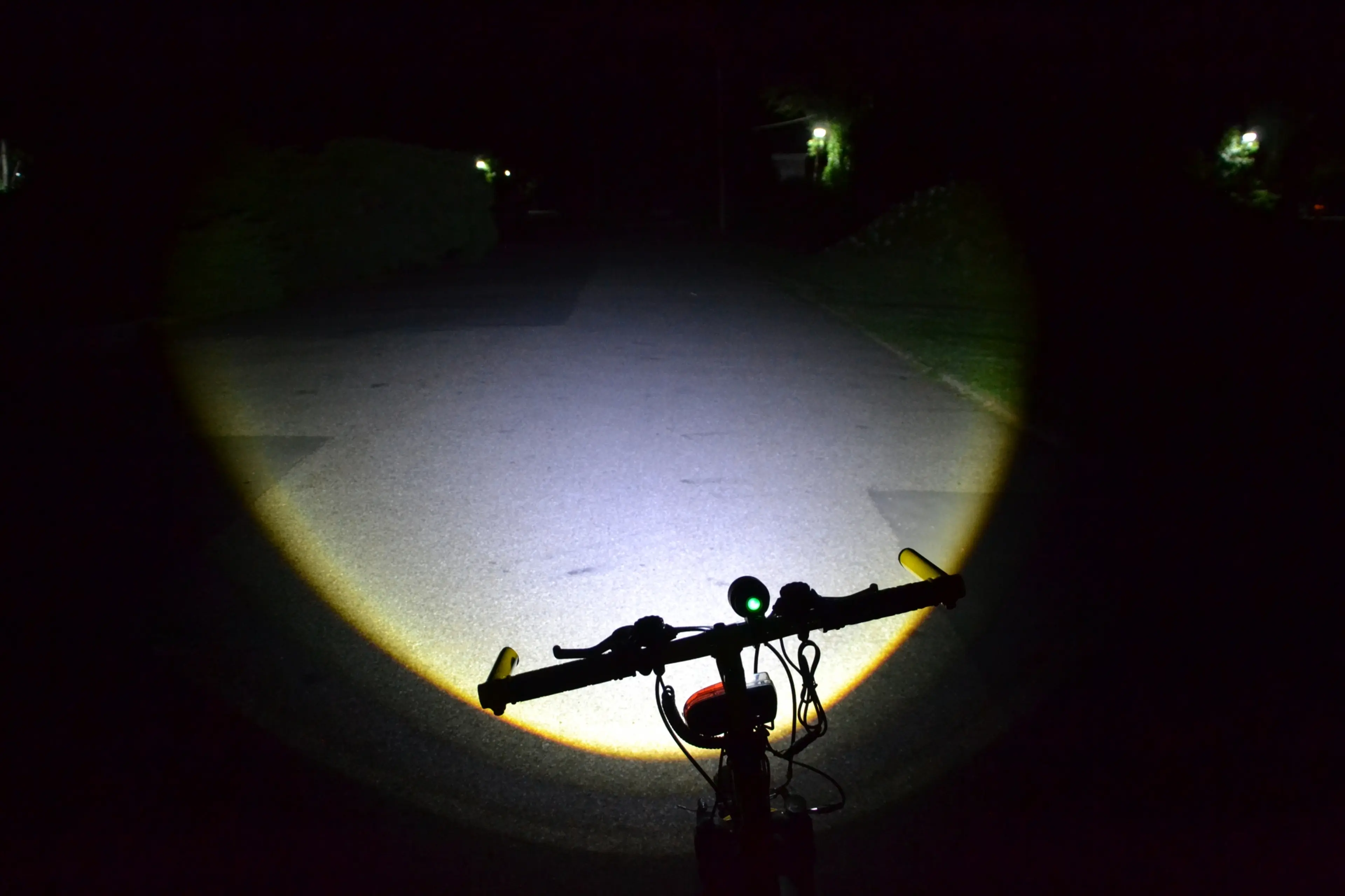 8. Far lanterna bicicleta LED CREE XM-L U2 Zoom cu lupa