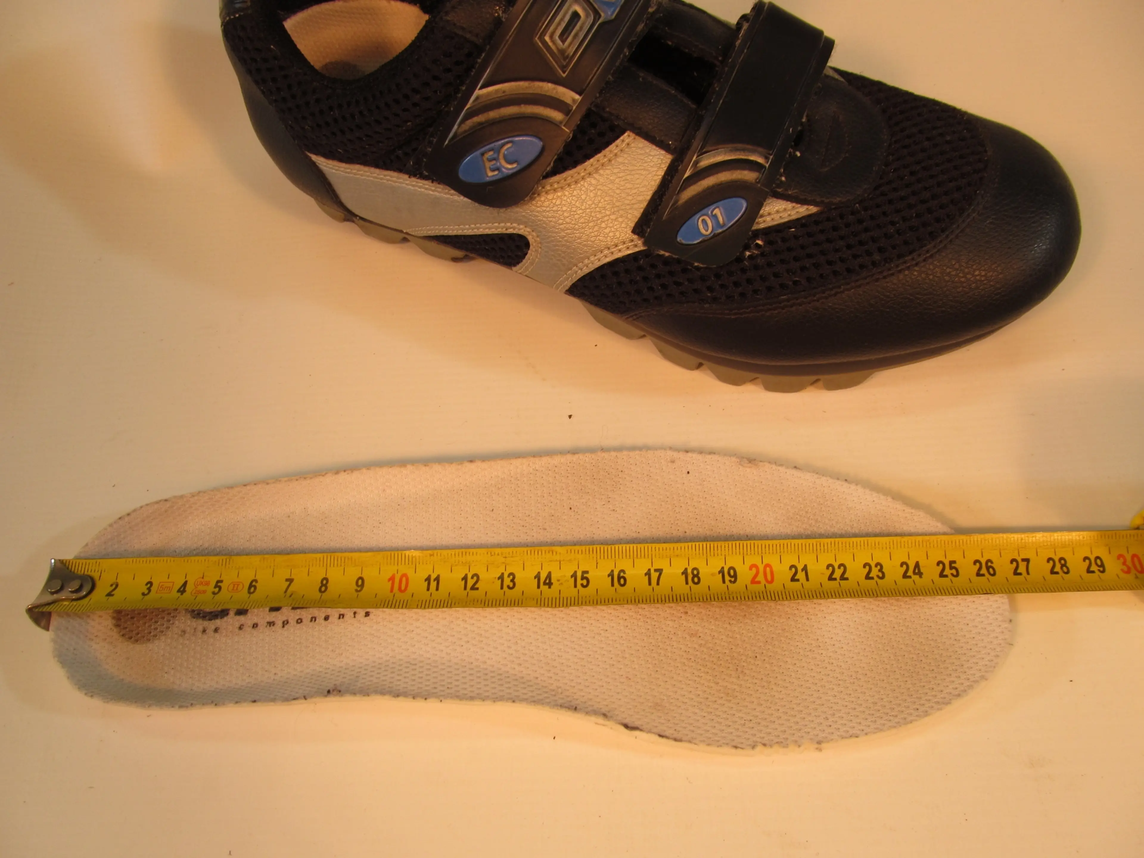 3. Pantofi DMT 26.5cm