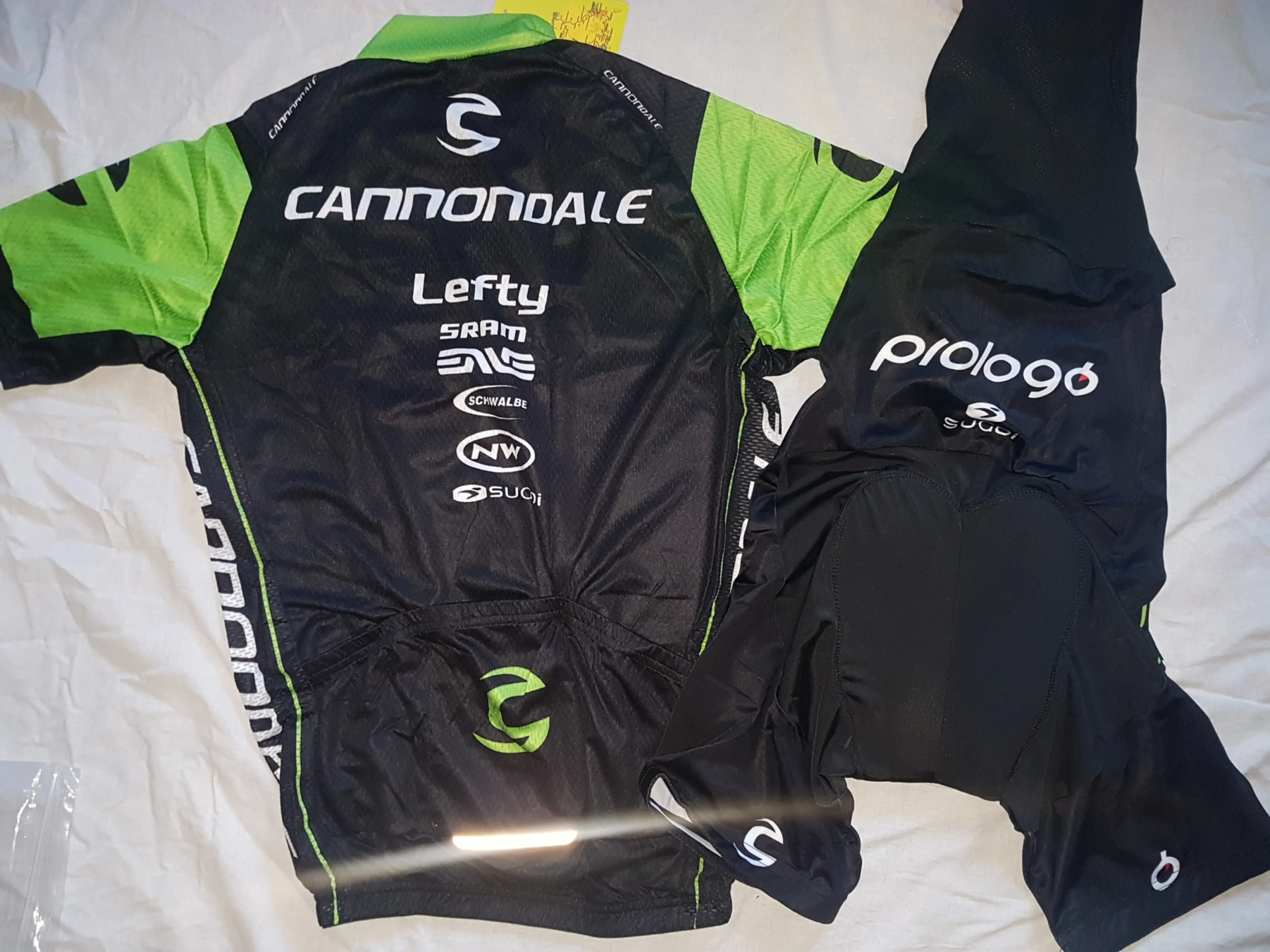 2. Echipament ciclism REPLICA Cannondale Lefty 2019 NOU set tricou si pantaloni