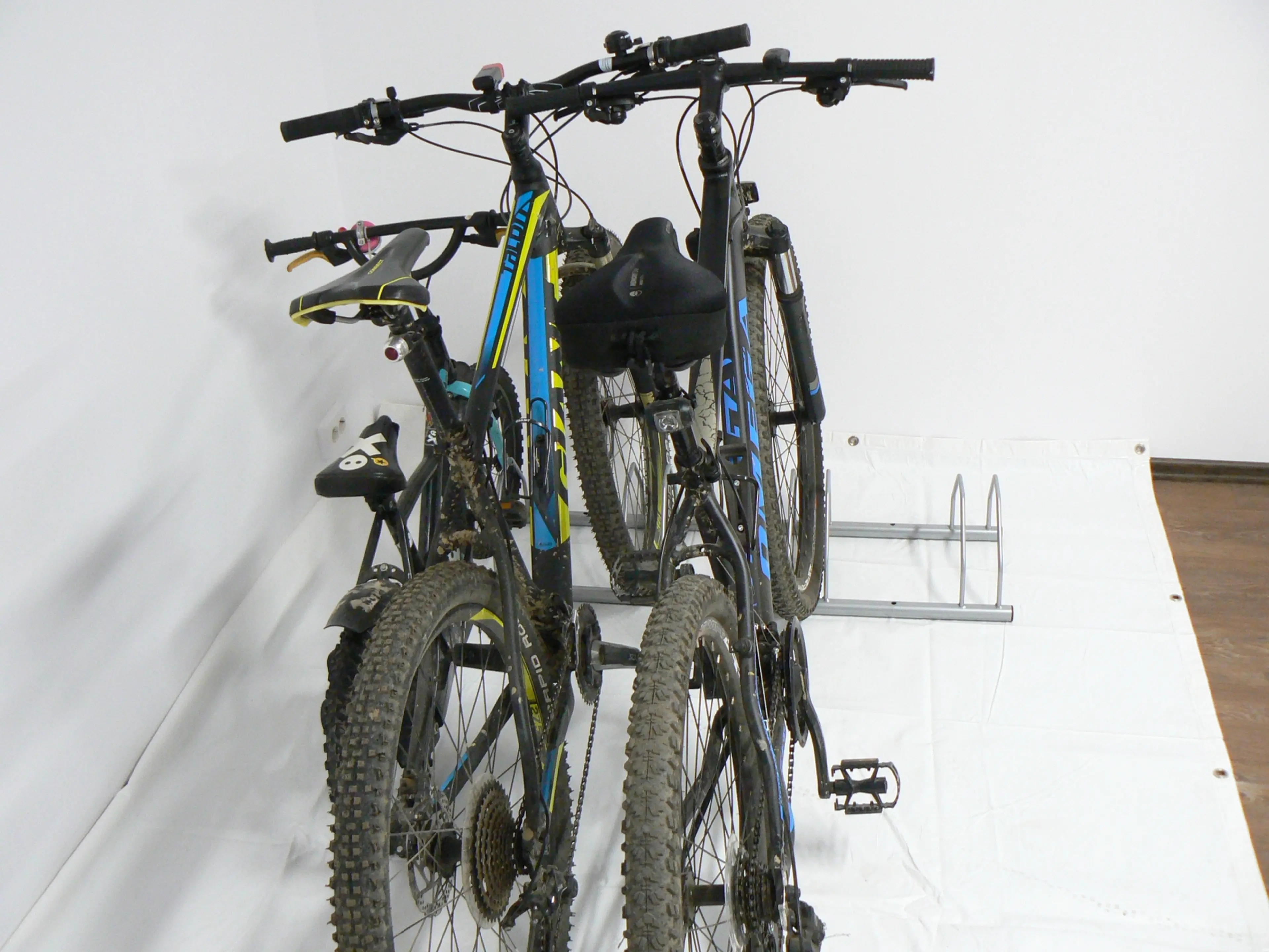 Image Rastel pentru 4 biciclete Homcom - AA0-047V01