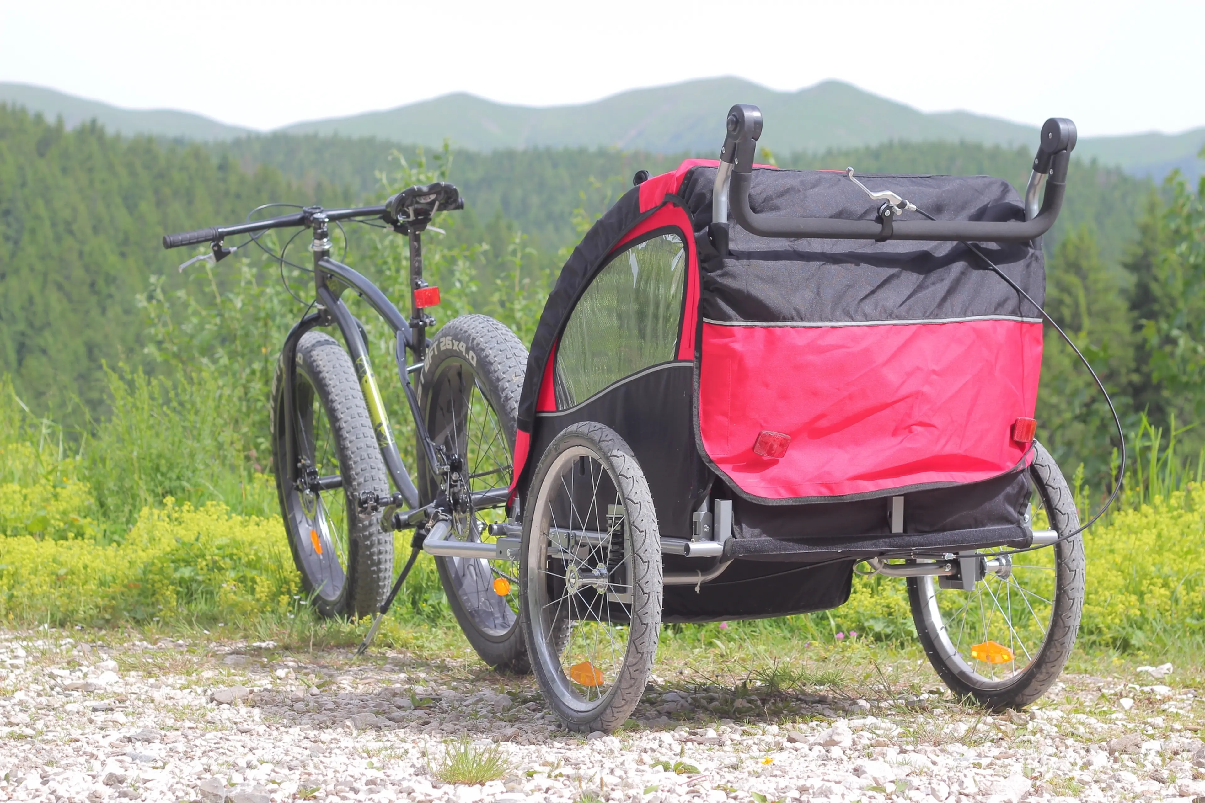 2. Carucior de bicicleta Qaba rosu-negru pentru 1 -2 copii, noua