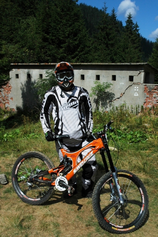 Sada holy Mighty Drop&#039;n&#039;Roll Downhill Challenge 2012 - rideri şi biciclete