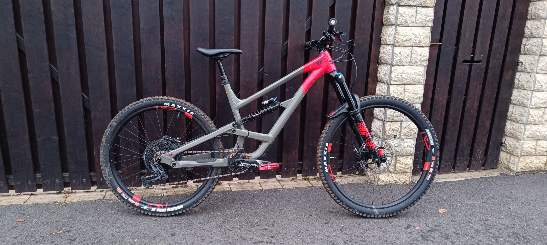 YT Capra Uncaged 10 MX, Al size XL model 2023 Biciclete MTB AllMountain / Trail / Enduro