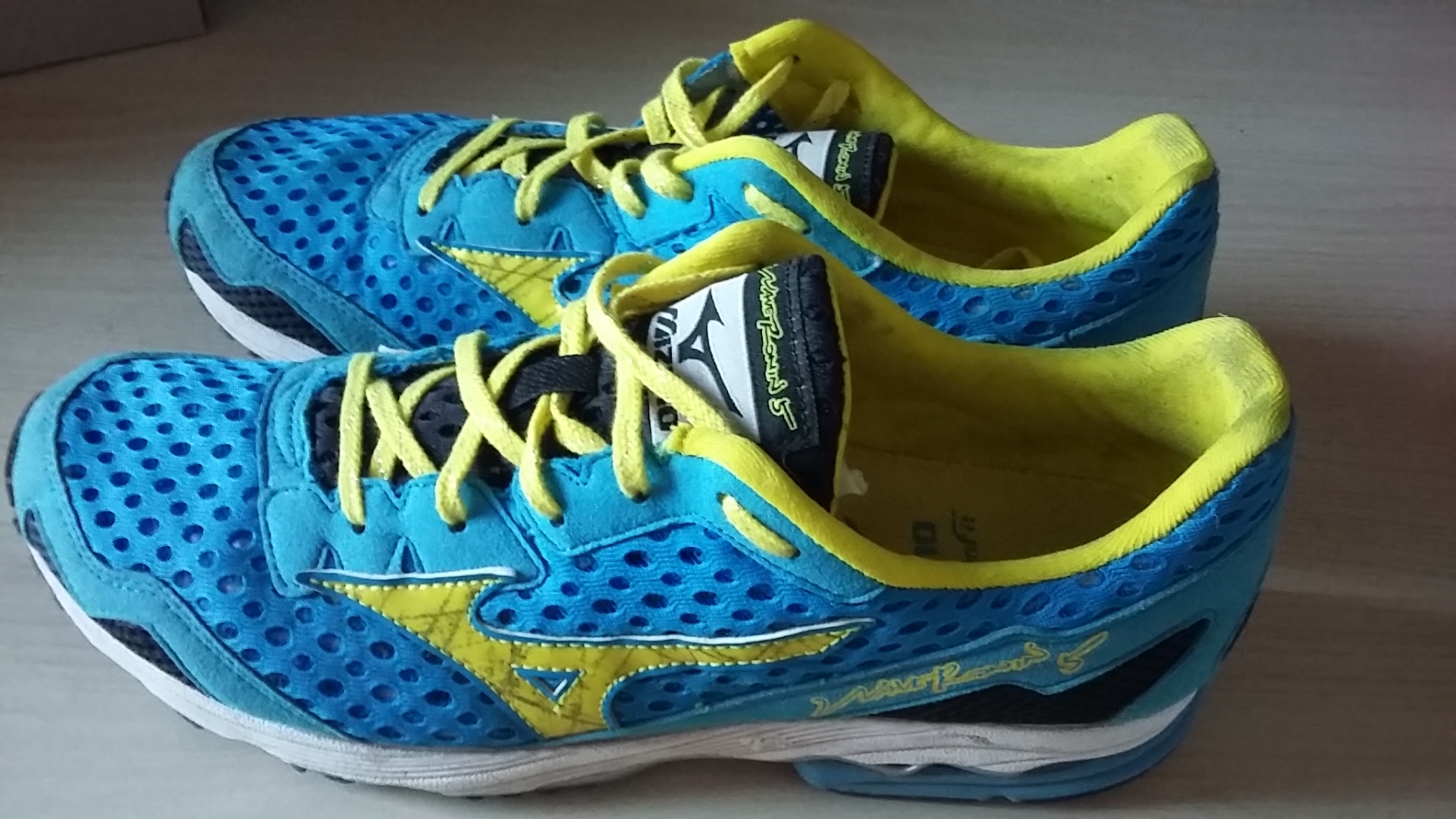 mizuno wave ronin 2