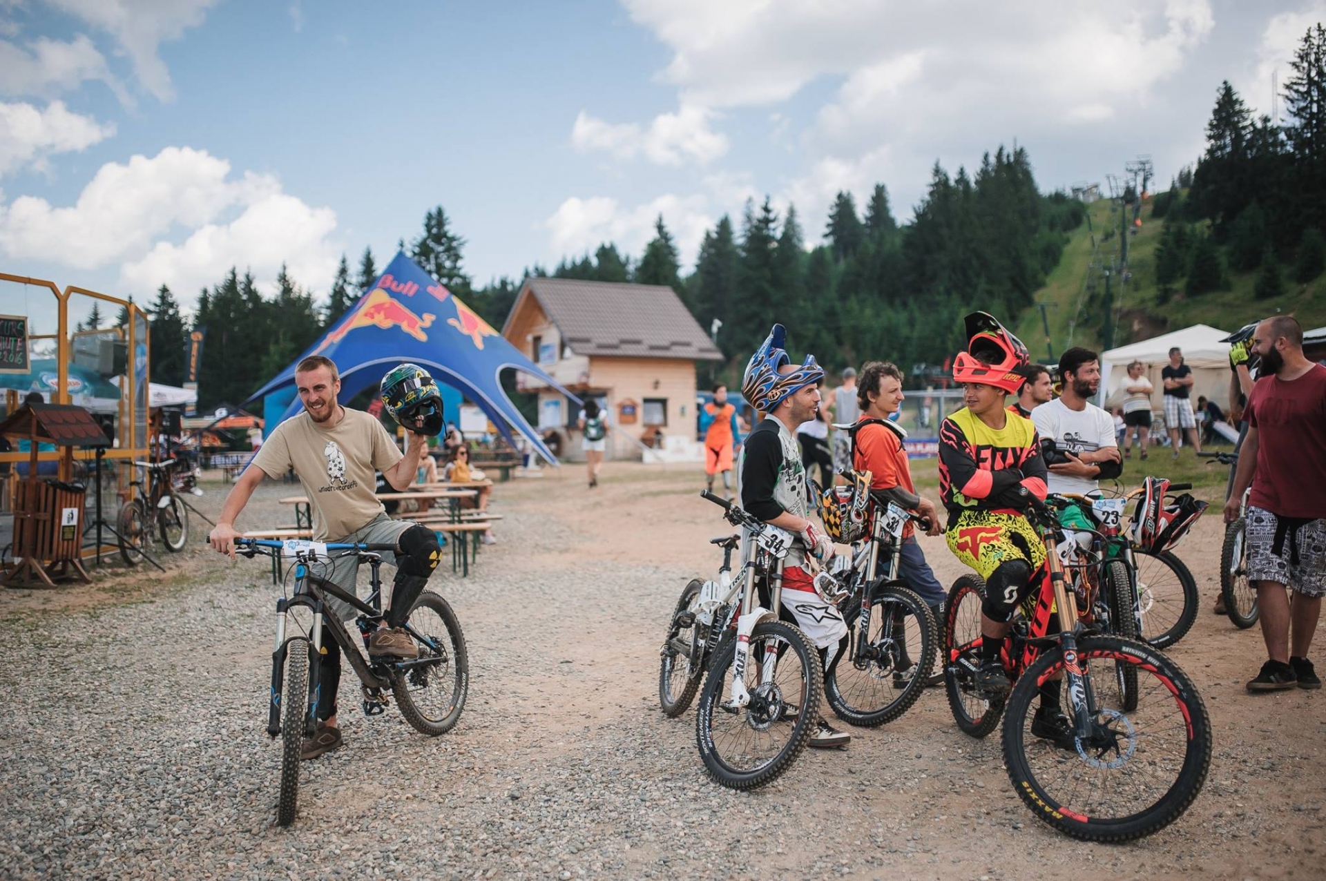 Arena Platoș Progression Session & Camp Sauvage Party
