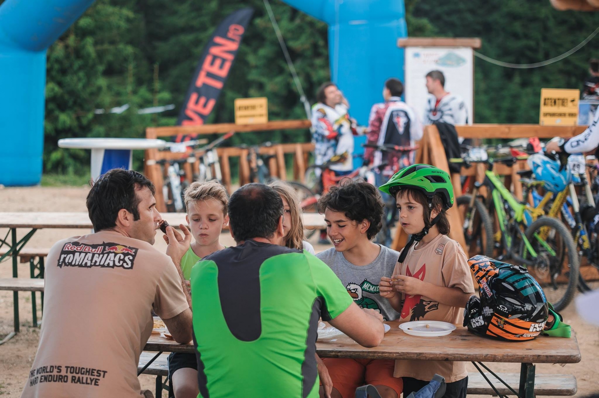 Arena Platoș Progression Session & Camp Sauvage Party