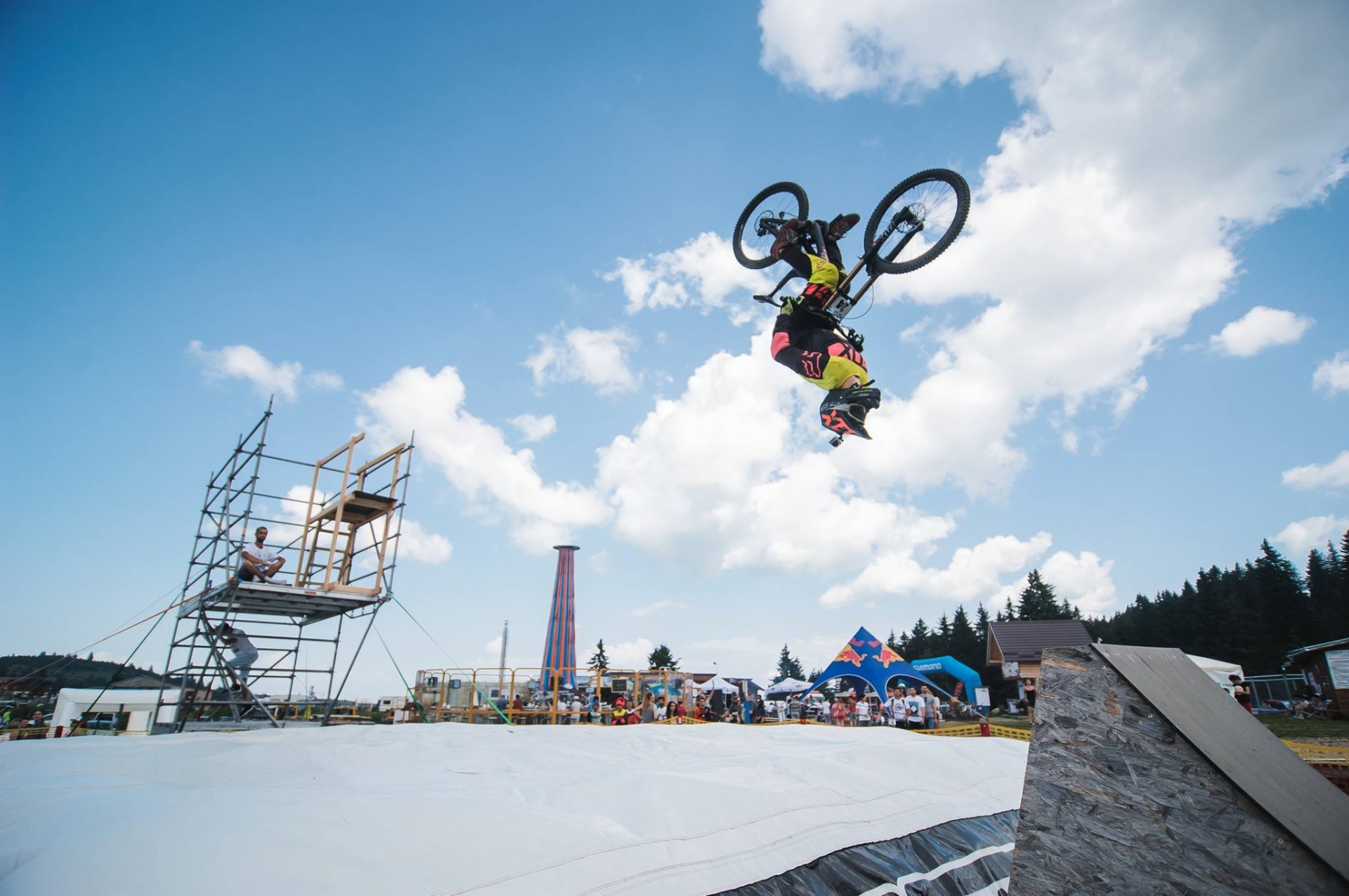 Arena Platoș Progression Session & Camp Sauvage Party