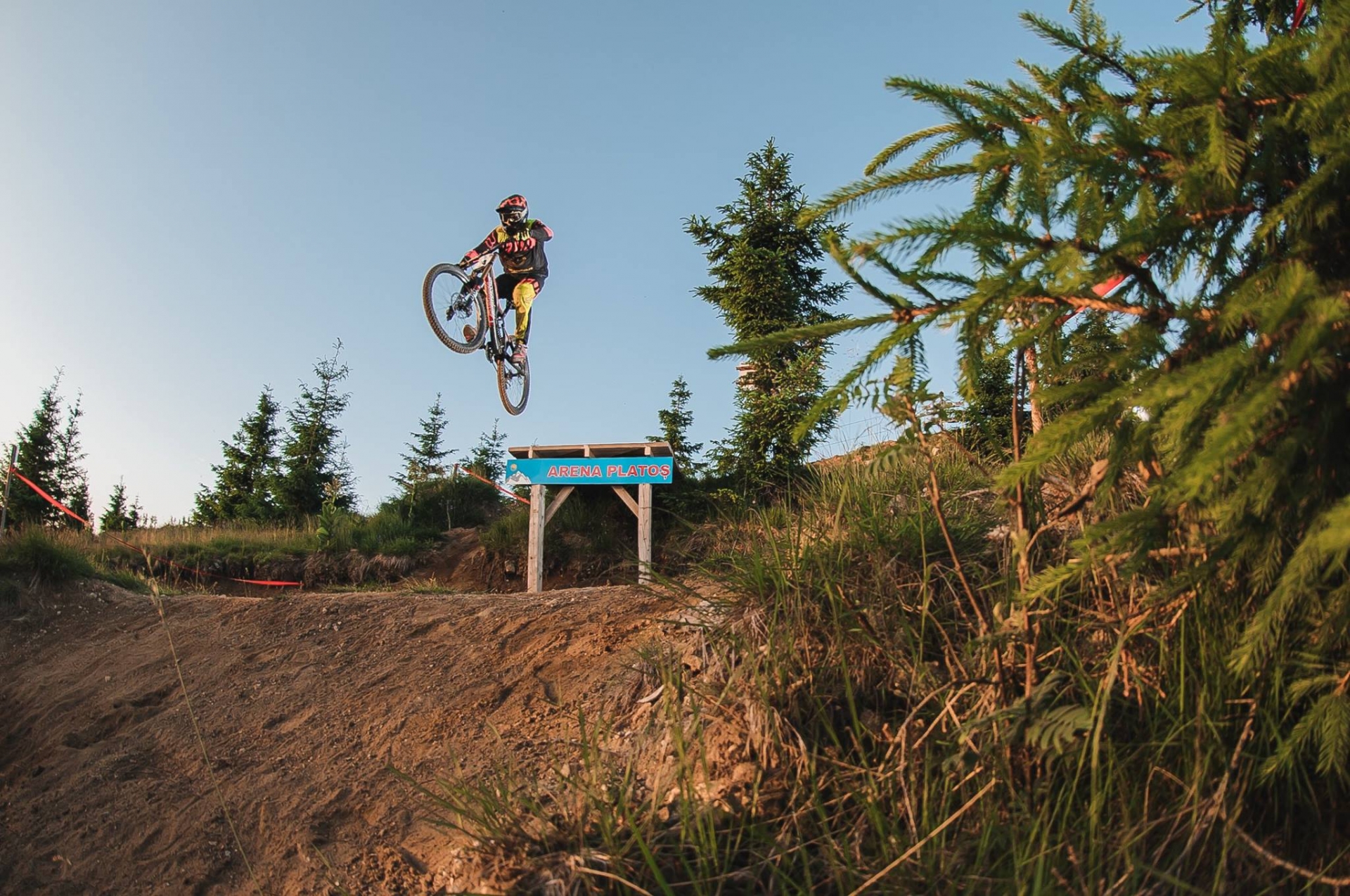 Arena Platoș Progression Session & Camp Sauvage Party