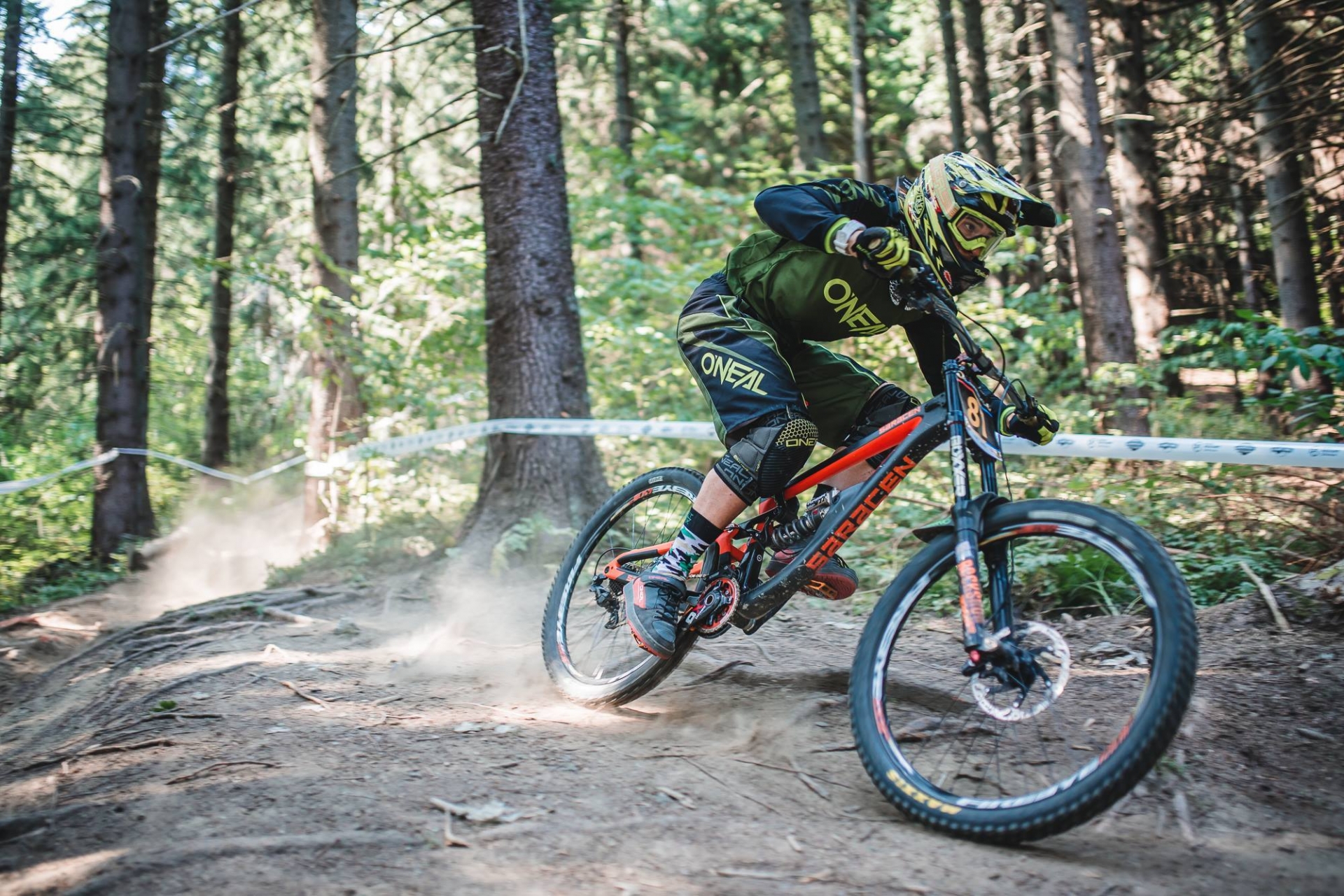 Campionatul Național de Downhill 2018: un joint-venture surprinzător cu valențe balcanice