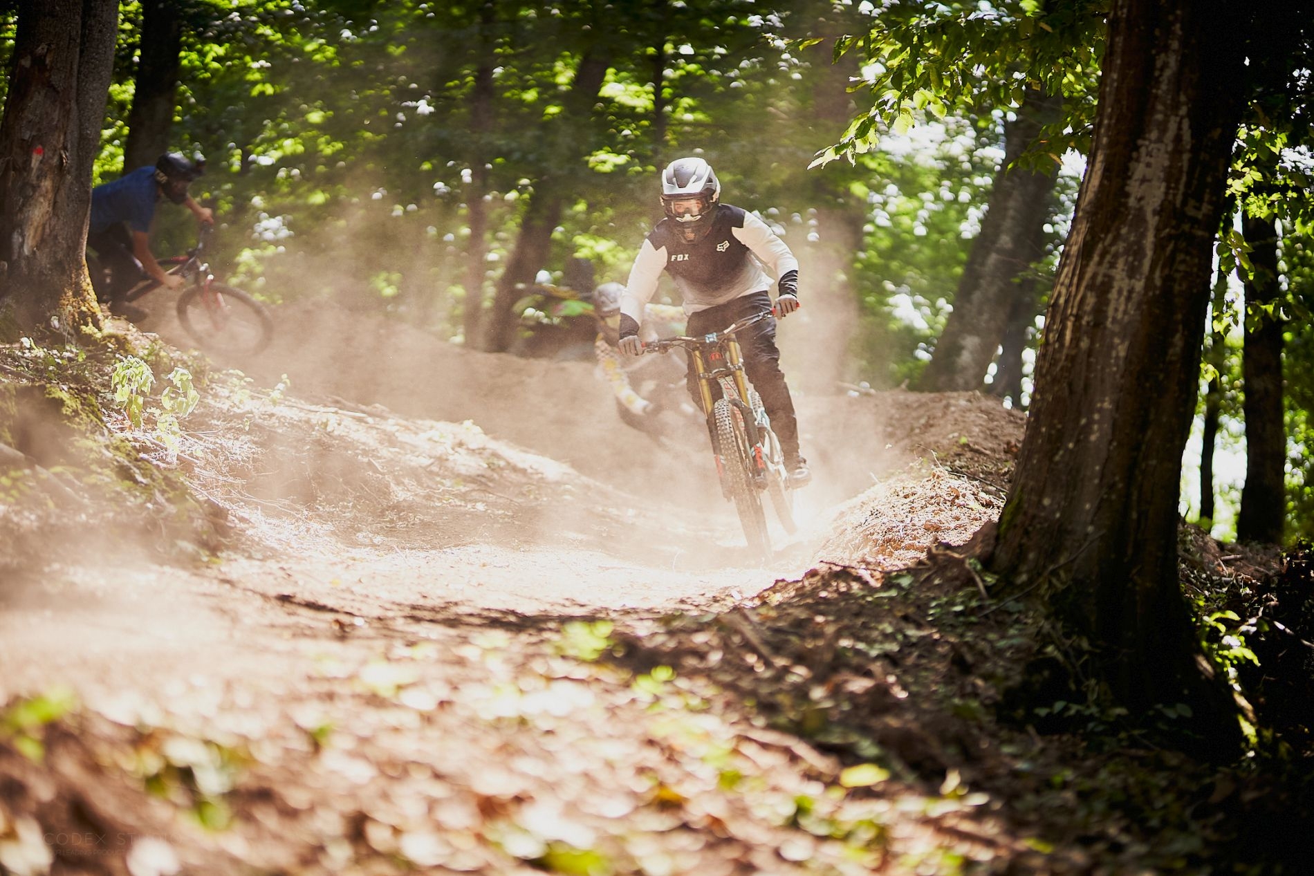Flow Ride 6 - interviu cu Angelo Bude despre curse de DH, trasee noi și nu numai