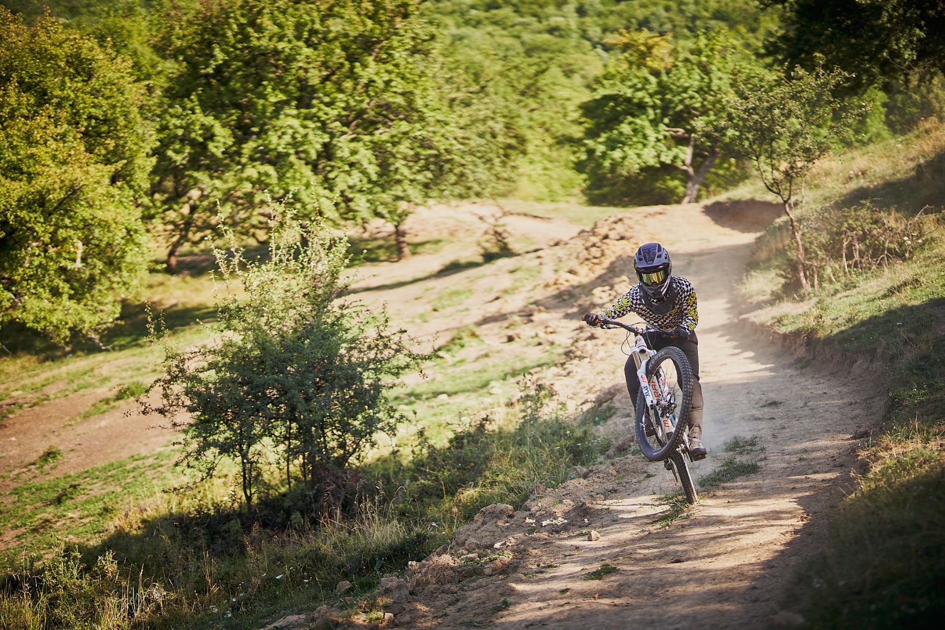 Flow Ride 6 - interviu cu Angelo Bude despre curse de DH, trasee noi și nu numai